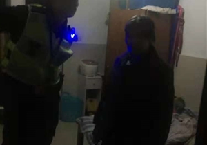 七旬老人深夜迷路，熱心特保護送回家 --五常輔警項目將迷路老人送